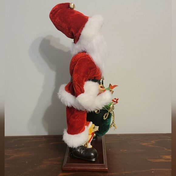 Santa Holding Toy Sack on Wood Base with Dog New Home Accents 2010 Belks New - Picture 9 of 10